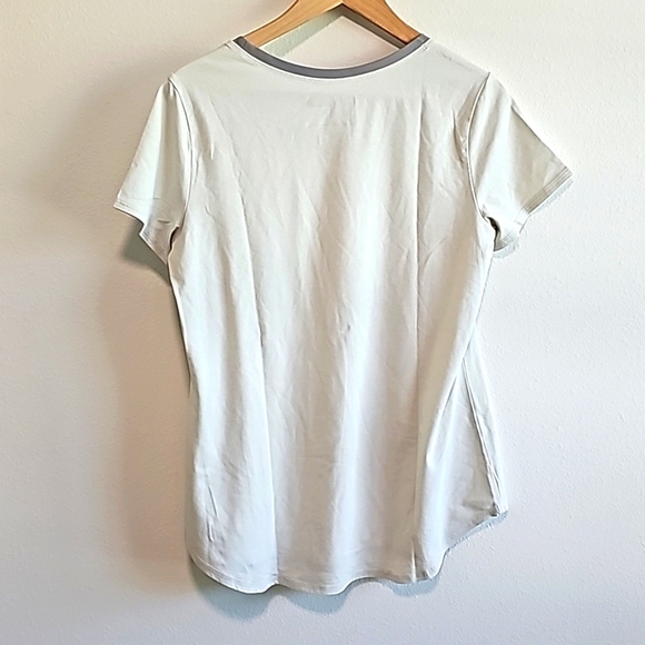 [*3 Items For $20 In Bundle*] 5.11 Tactical short sleeve shirt/ Women’s medium. - Picture 6 of 6